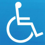 Vi har rampe og byder kørestolsbrugere velkommen.